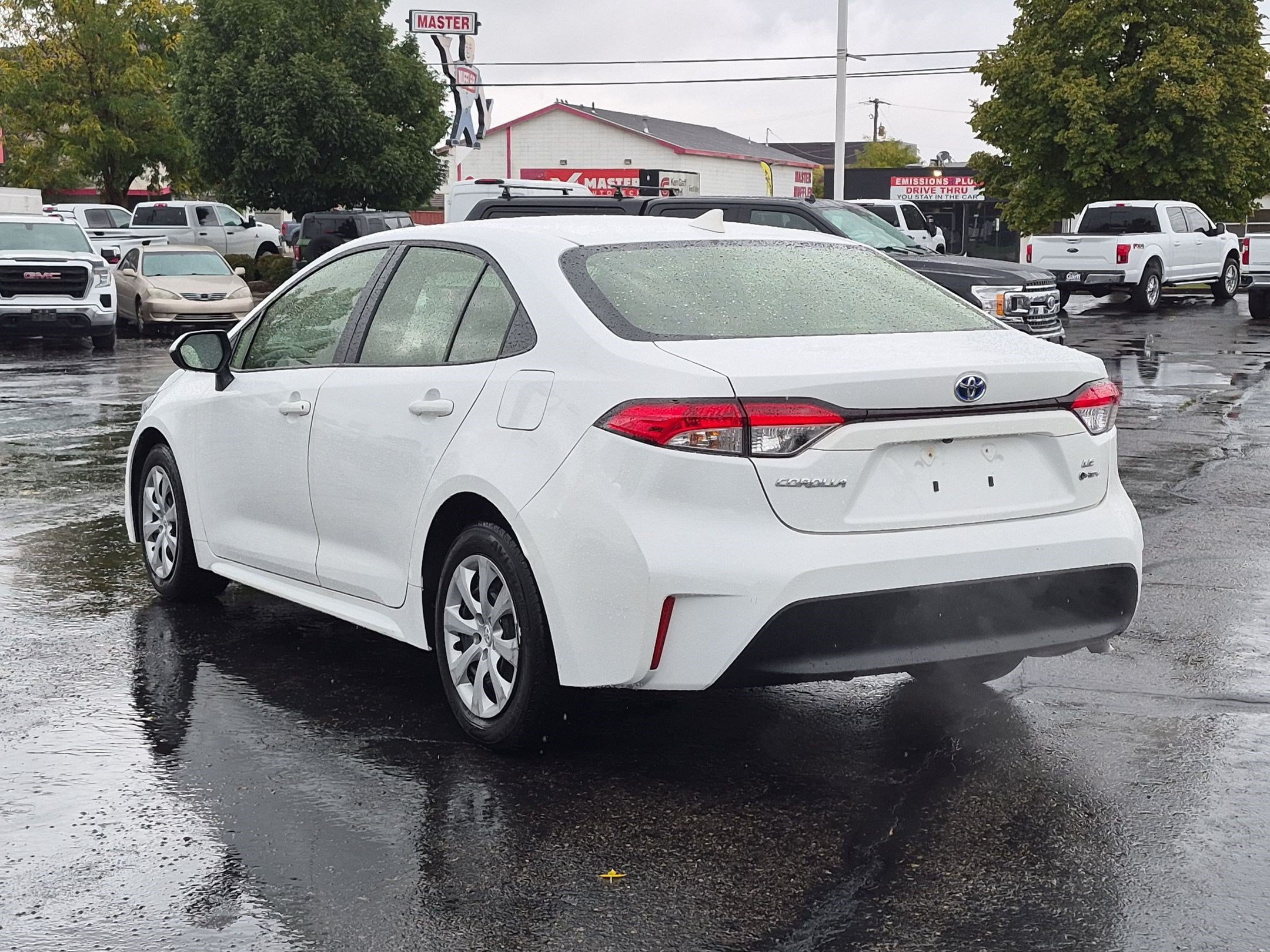 Used 2025 Toyota Corolla LE FWD image 9