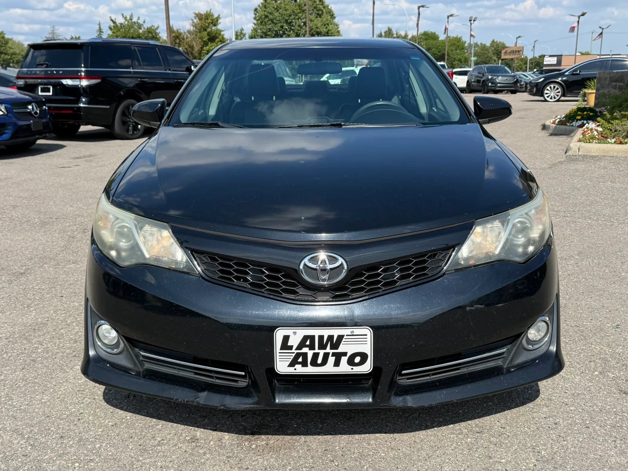 Used 2014 Toyota Camry SE FWD image 2