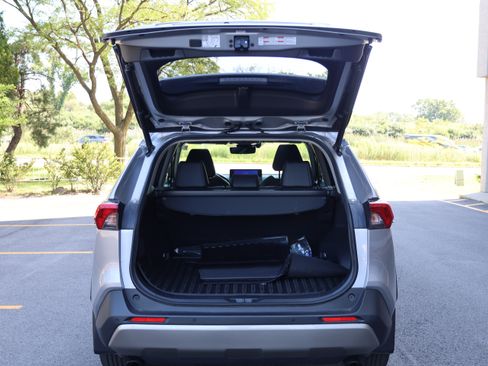 Used 2023 Toyota RAV4 Limited AWD/4WD image 5