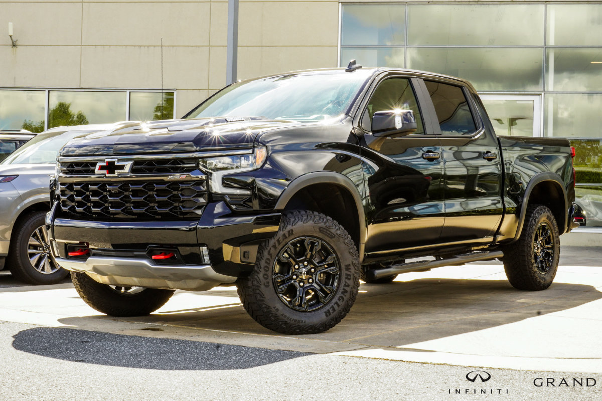 Used 2024 Chevrolet Silverado 1500 ZR2 w/ Technology Package AWD/4WD image 1