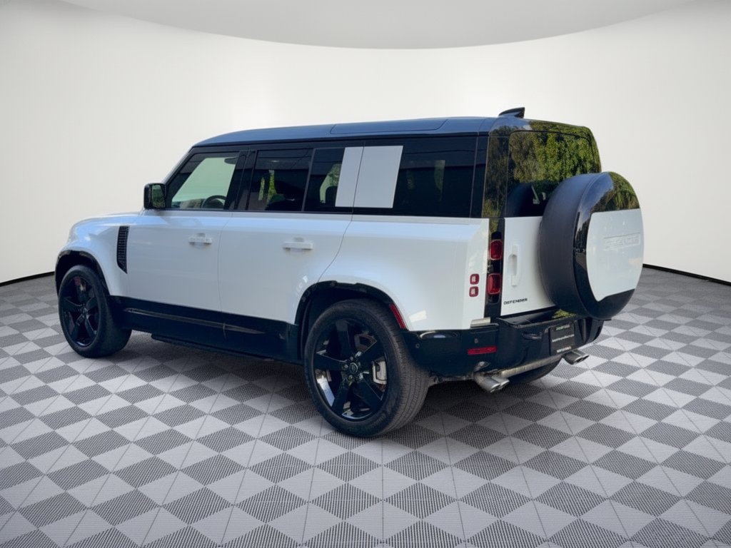 Used 2025 Land Rover Defender 110 X-Dynamic SE AWD/4WD image 3