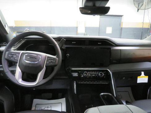 New 2026 GMC Sierra 2500 Denali w/ Denali Reserve Package image 10