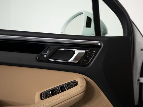 New 2026 Porsche Macan image 15