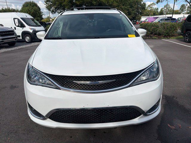 Used 2019 Chrysler Pacifica Touring-L FWD image 9