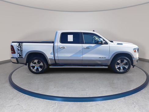 Used 2019 RAM 1500 Laramie AWD/4WD image 4