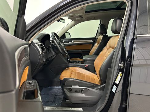 Used 2019 Volkswagen Atlas SEL Premium AWD/4WD image 4