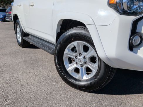 Used 2017 Toyota 4Runner SR5 Premium image 3