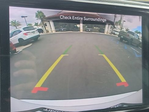 Used 2024 Chrysler Pacifica Limited FWD image 15