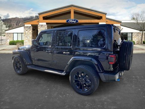 Used 2022 Jeep Wrangler Unlimited Sahara w/ Cold Weather Group image 6