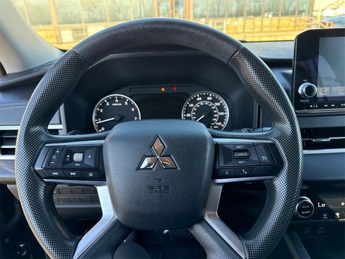 Used 2022 Mitsubishi Outlander ES image 22