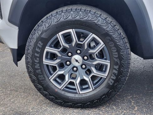 Used 2024 Chevrolet Colorado Z71 w/ Z71 Convenience Package 2 image 9