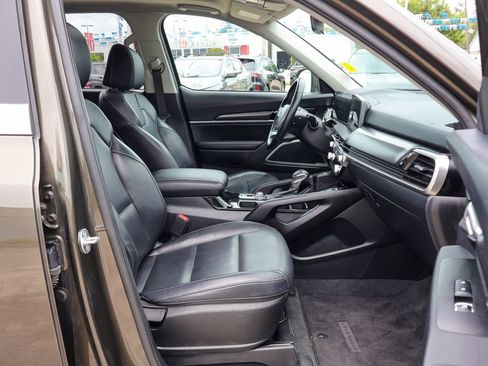 Used 2025 Kia Telluride S FWD image 8