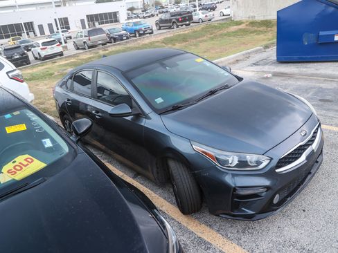 Used 2020 Kia Forte LXS FWD image 7