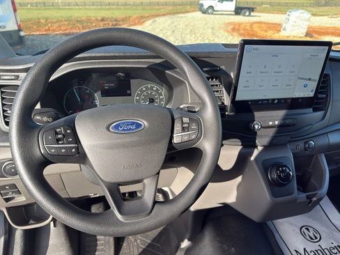 Used 2023 Ford E-Transit Low Roof image 9