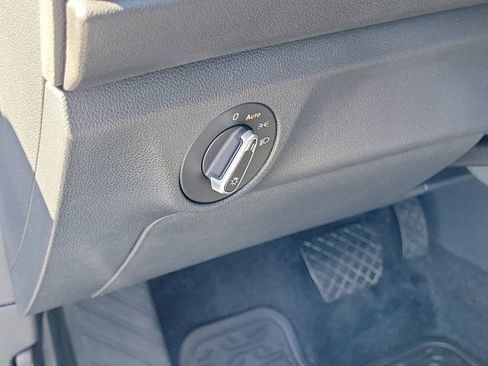 Certified 2023 Volkswagen Jetta SE w/ Panoramic Sunroof Package FWD image 17