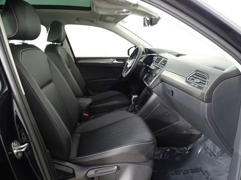 Used 2023 Volkswagen Tiguan SE image 17