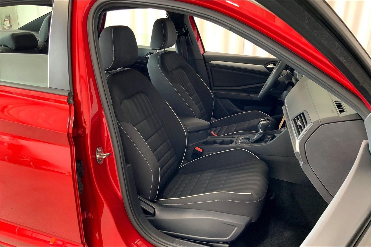 Used 2024 Volkswagen Jetta Sport FWD image 6