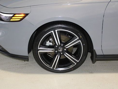 Used 2024 Honda Accord Sport image 5