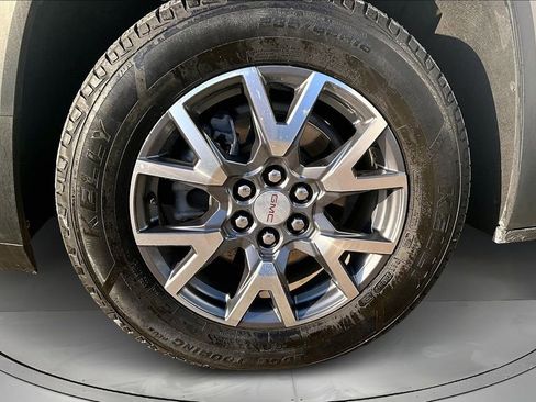 Used 2023 GMC Acadia SLT image 29