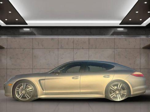 Used 2011 Porsche Panamera 4 image 3