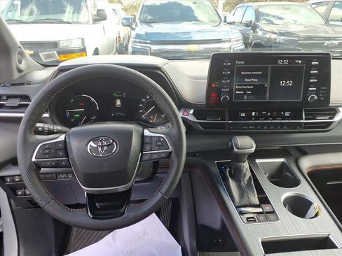 Used 2023 Toyota Sienna XSE image 20