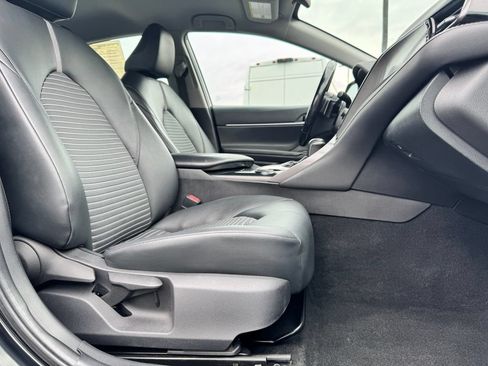 Used 2019 Toyota Camry SE FWD image 10