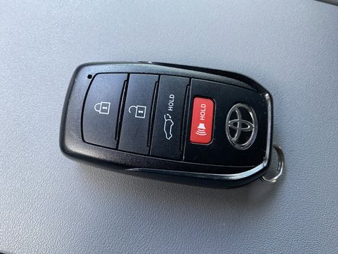 Used 2024 Toyota Highlander LE image 38