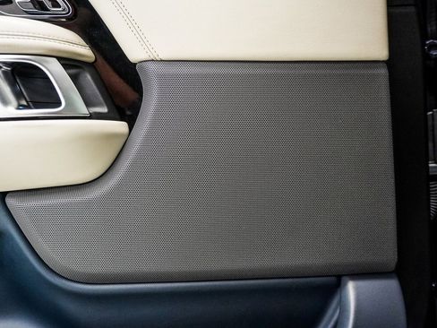 Used 2020 Land Rover Range Rover HSE image 42