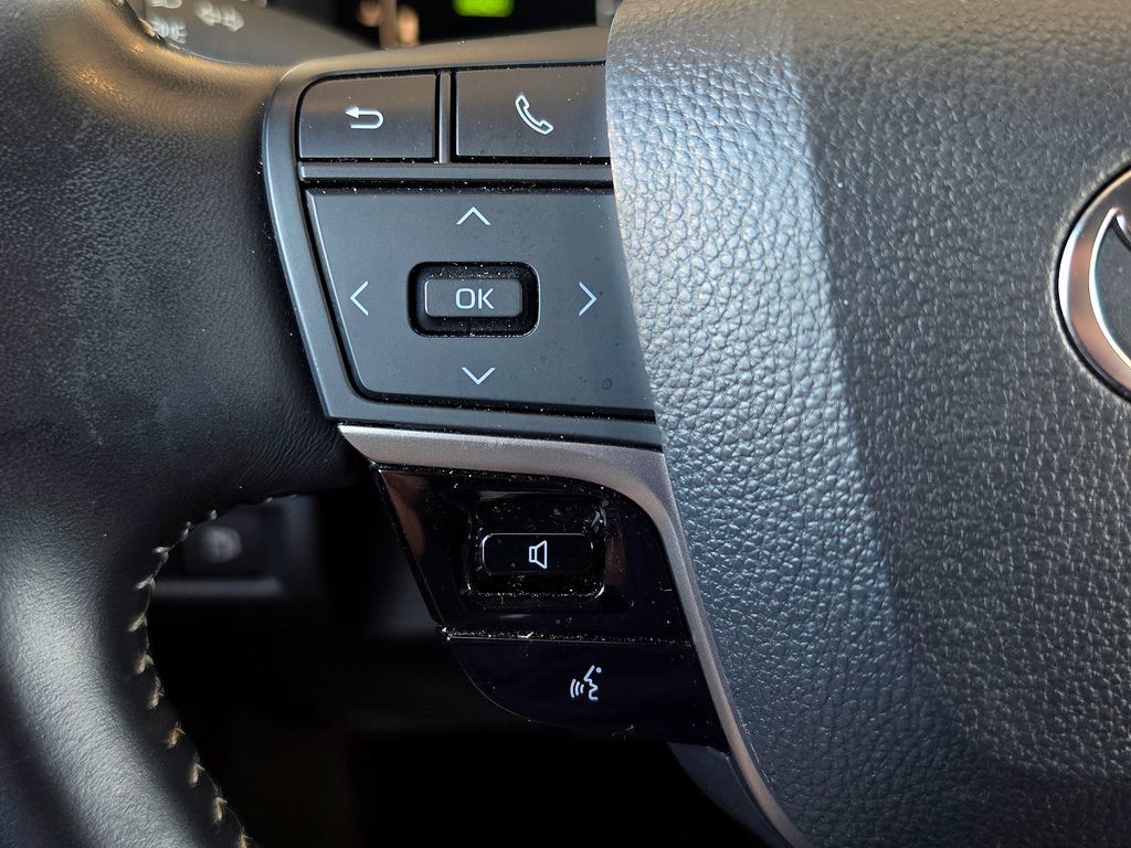 Used 2025 Toyota Camry SE FWD image 22