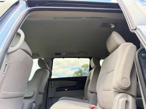 Used 2011 Honda Odyssey EX image 31