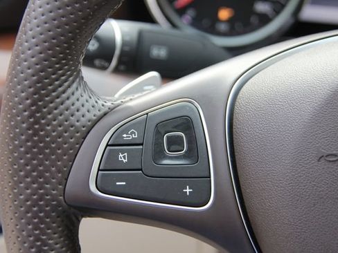 Used 2017 Mercedes-Benz E 300 4MATIC image 22