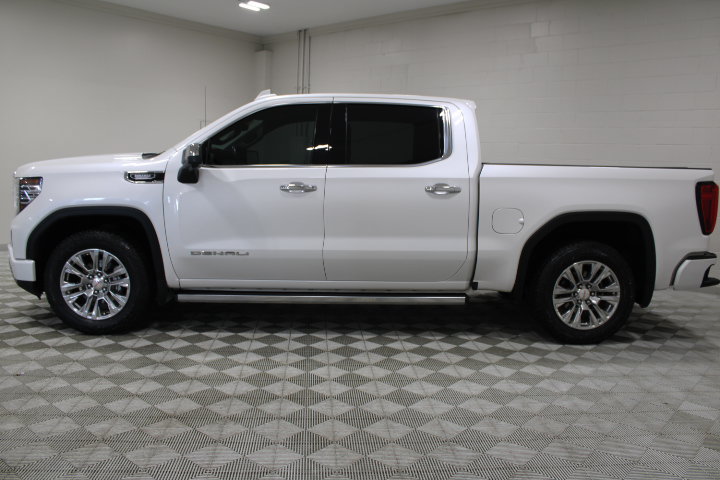 Used 2024 GMC Sierra 1500 Denali w/ Technology Package AWD/4WD image 8