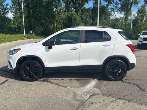 Used 2019 Chevrolet Trax LT w/ Redline Edition AWD/4WD image 2