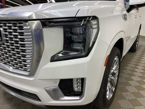 Used 2021 GMC Yukon Denali w/ Denali Premium Package image 3