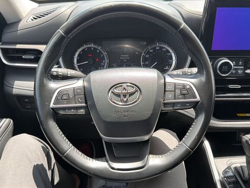 Used 2023 Toyota Highlander XLE FWD image 21
