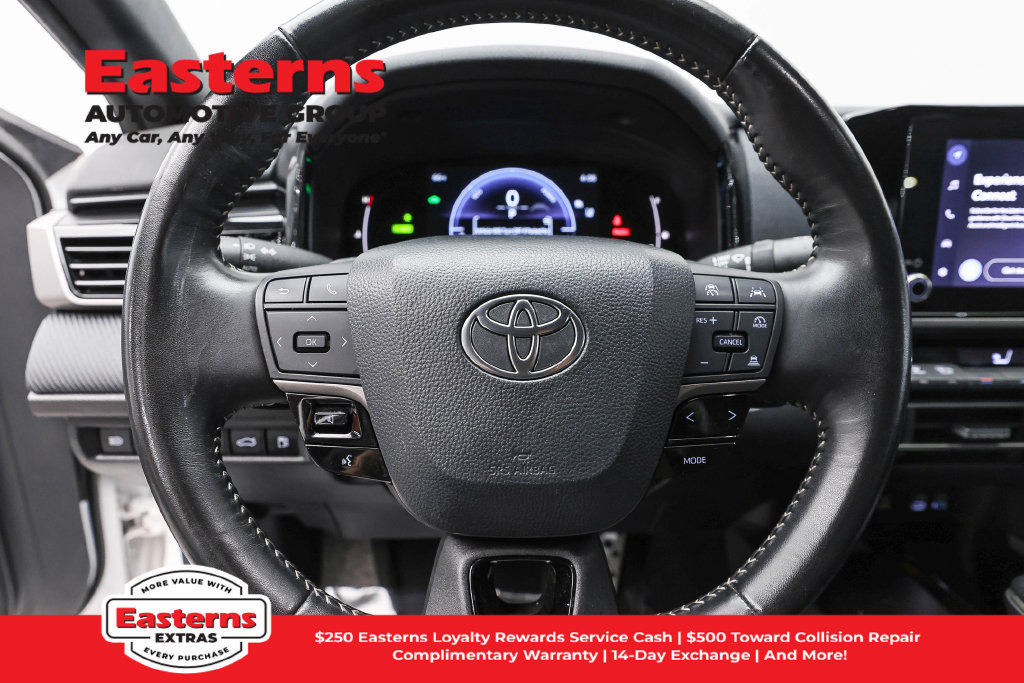Used 2025 Toyota Camry SE FWD image 11