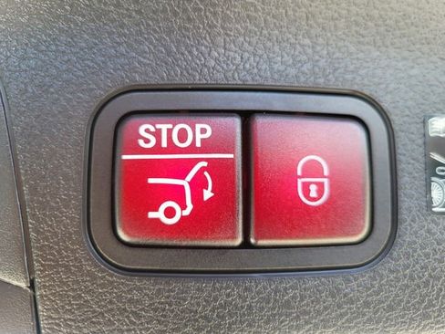 Used 2025 Mercedes-Benz GLS 450 4MATIC image 10