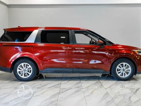 Used 2023 Kia Carnival LX FWD image 10