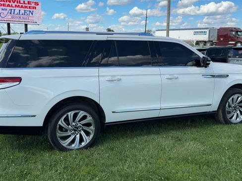 Used 2024 Lincoln Navigator L Reserve AWD/4WD image 7