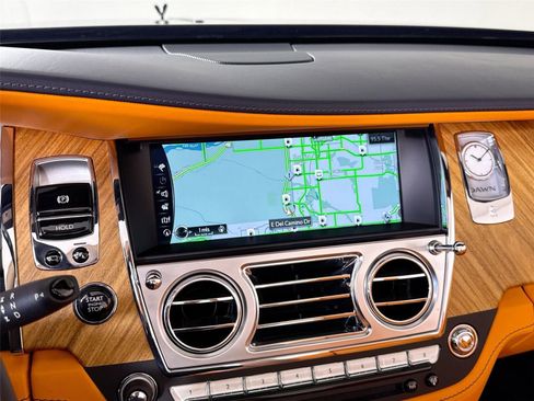 Used 2021 Rolls-Royce Dawn RWD image 20