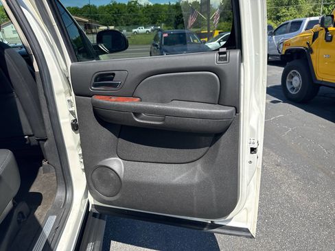 Used 2012 Chevrolet Avalanche LTZ AWD/4WD image 27