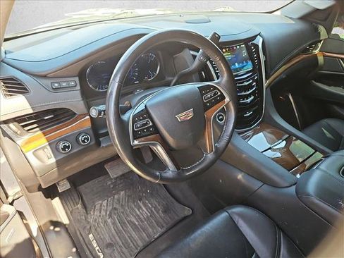 Used 2019 Cadillac Escalade Luxury w/ Escalade Sport Edition AWD/4WD image 13