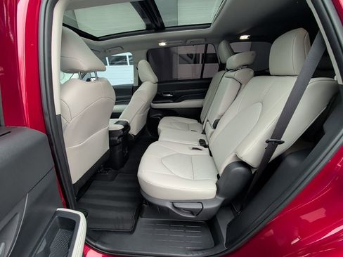 Used 2024 Toyota Grand Highlander XLE image 14