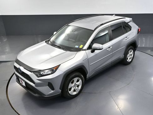 Used 2019 Toyota RAV4 LE w/ Carpet Mat Package AWD/4WD image 55