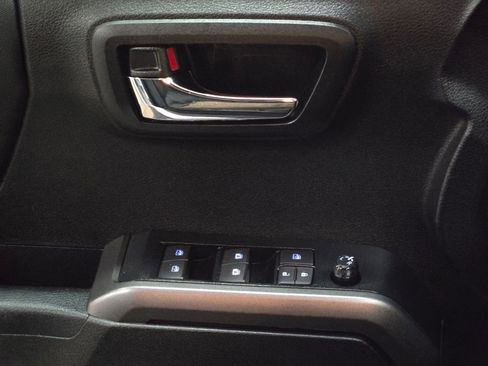 Used 2023 Toyota Tacoma TRD Off-Road image 36