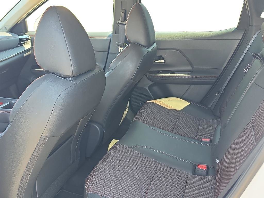 Used 2025 Nissan Kicks SR AWD/4WD image 19