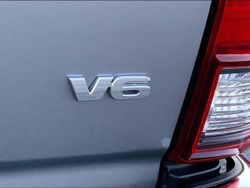 Used 2021 Toyota Tacoma SR5 image 9