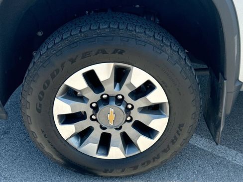 Used 2025 Chevrolet Silverado 2500 LT AWD/4WD image 10
