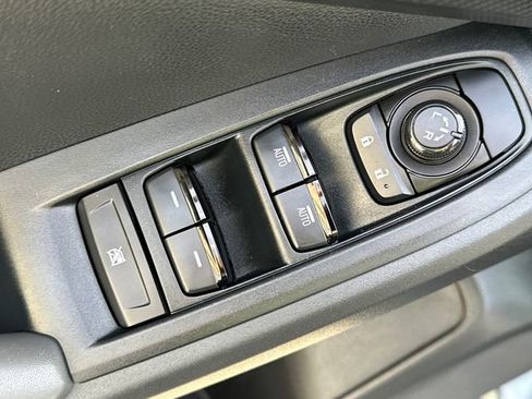 Used 2024 Subaru Crosstrek 2.0i Premium image 24