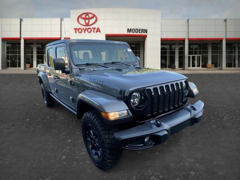 Used 2021 Jeep Gladiator Sport AWD/4WD image 3